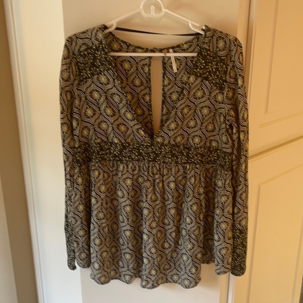 Free people size small flowy top.